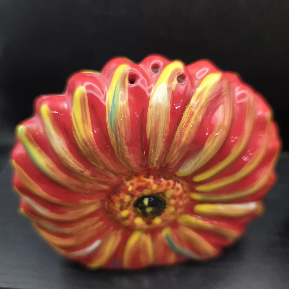 Clay Art Sunflower Salt And Pepper  Shakers And Trivet‎
